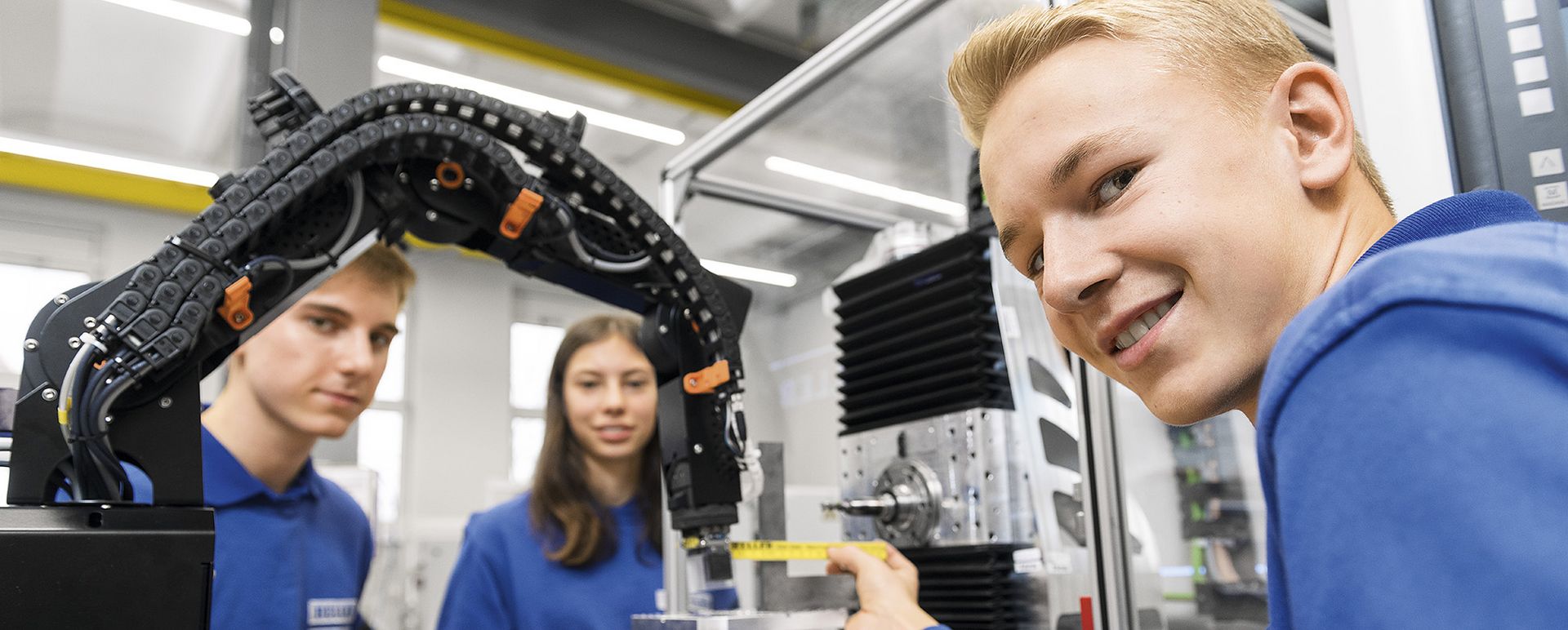 Training at HELLER: Electronics Engineer for Automation Engineering
