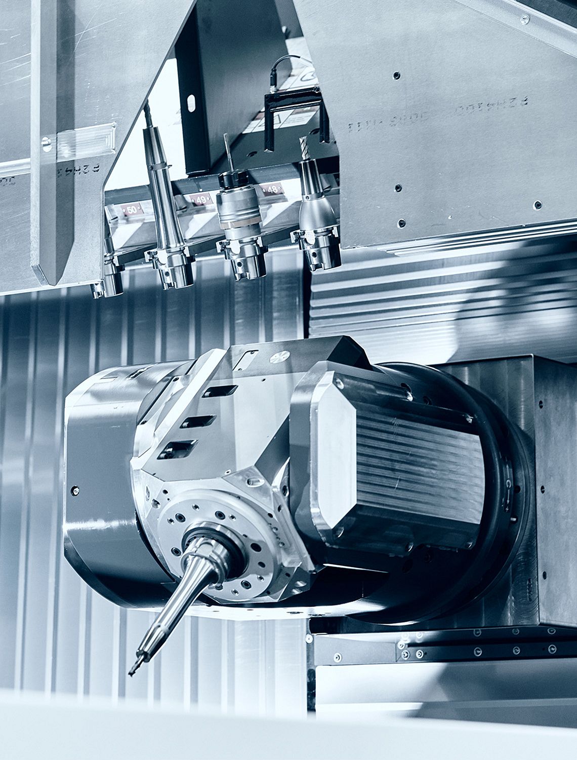 One of the spindle units with tool magazine for giga casting machining. One of the spindle units with tool magazine for giga casting machining.