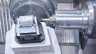 Blick in die Heller «HF 3500» mit Horizontalspindel