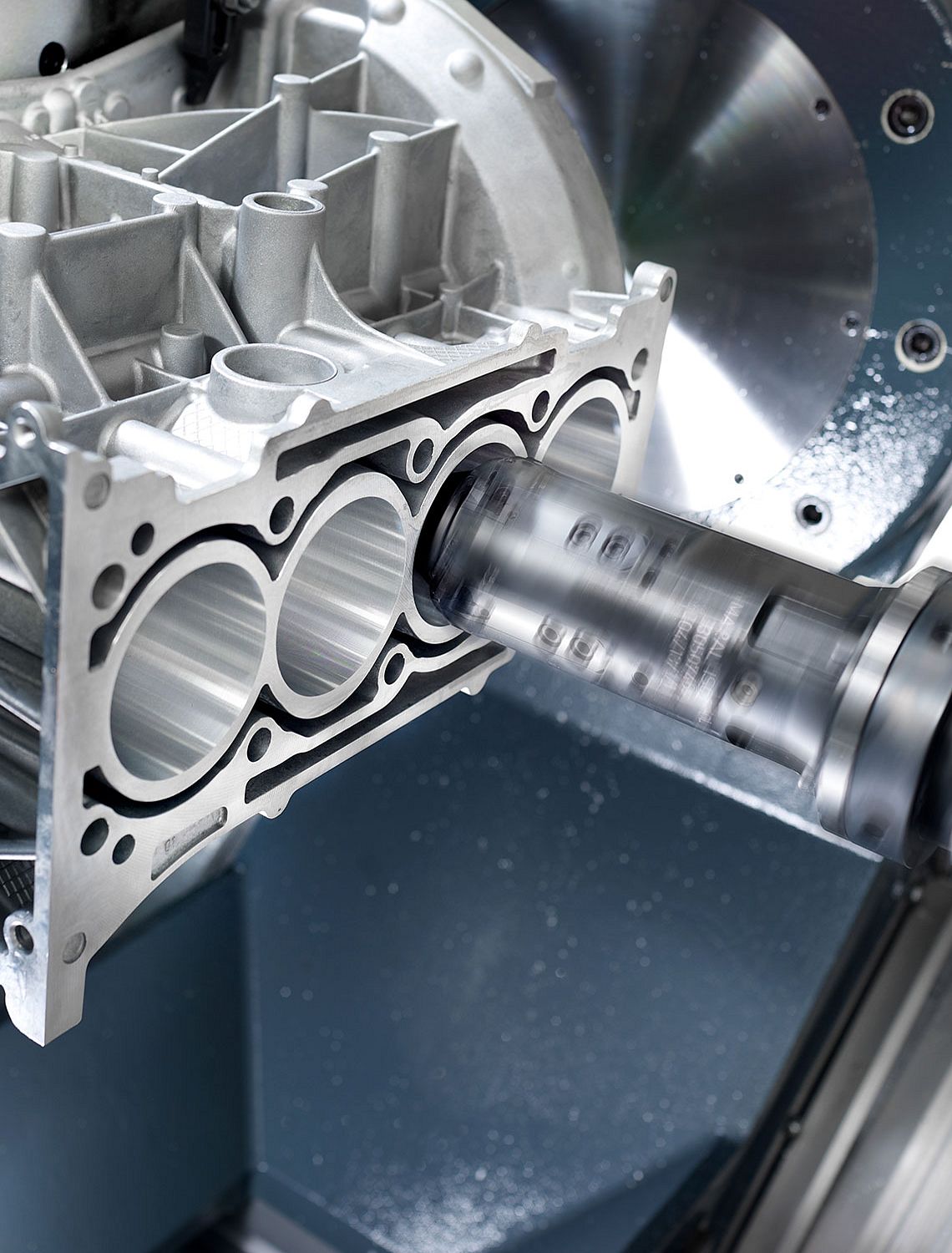 HELLER MC 20: artista di conversione affidabile e di alta precisione per sistemi di produzione flessibili Lavorazione a 4/5 assi su HELLER MC 20